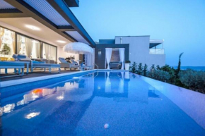 Luxurious and Stylish Villa With Pool & Jacuzzi